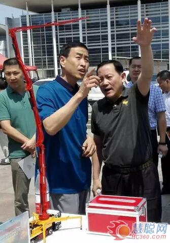 三一消防車亮相中國(guó)消防博覽會(huì)
